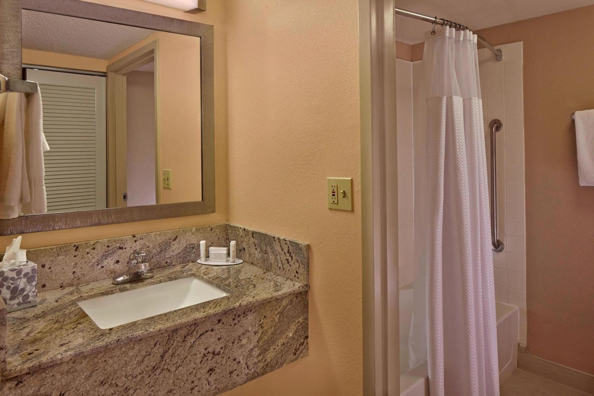 Courtyard By Marriott Orlando East/Ucf Area Hotel Alafaya Buitenkant foto